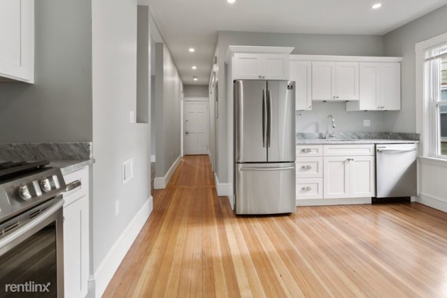 Building Photo - 3 br, 1 bath Apartment - 9 Althea St 3 Unit 3