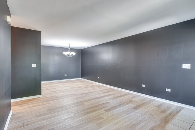 Foto del edificio - 1600 McClure Rd