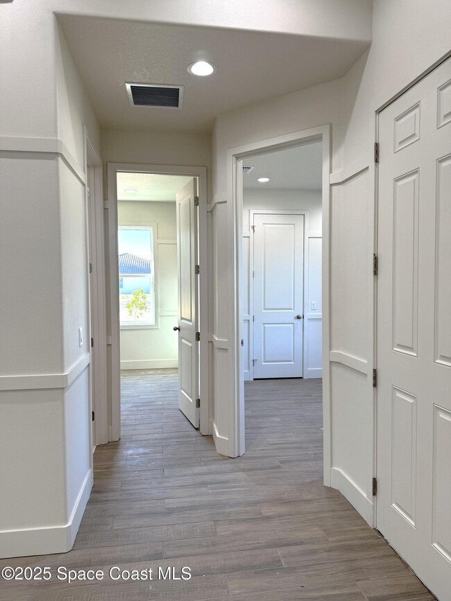 Building Photo - 2811 Edington Dr