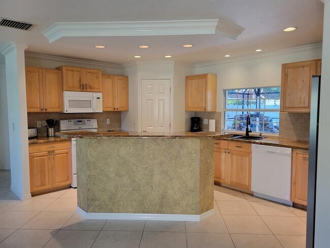 Building Photo - 2814 Coventry Way