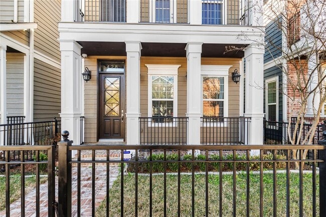 Building Photo - 428 W 26th St