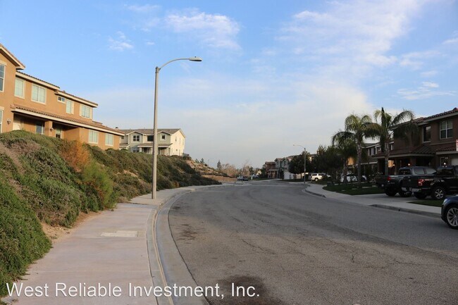 Building Photo - 4 br, 3.5 bath House - 486 West 59th Street