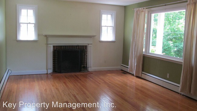 Building Photo - 221 Gralan Rd