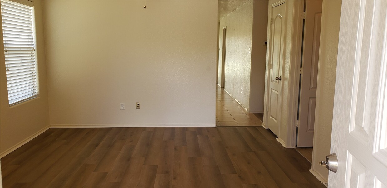 Building Photo - 1119 Desert Oasis Ln