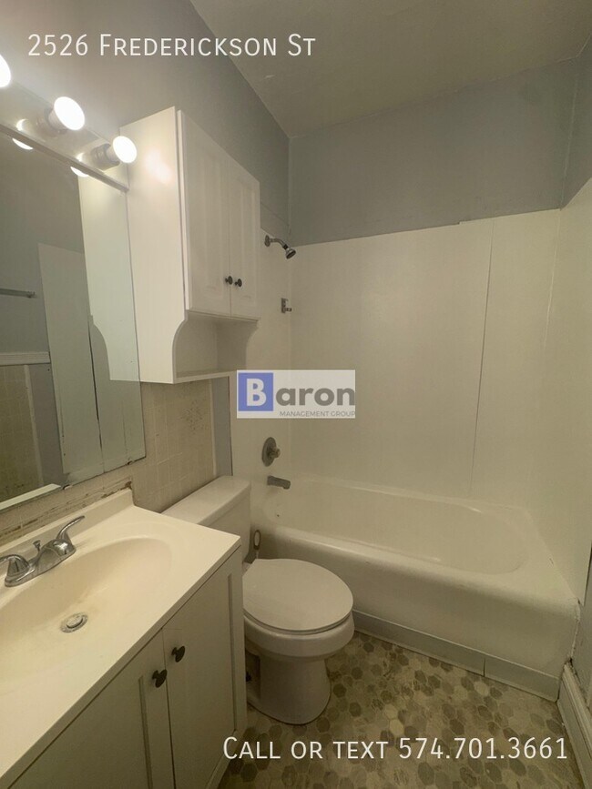 Foto del edificio - 2526 Frederickson St