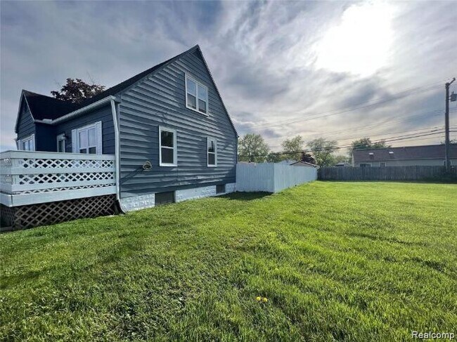 Building Photo - 1442 S Merriman Rd