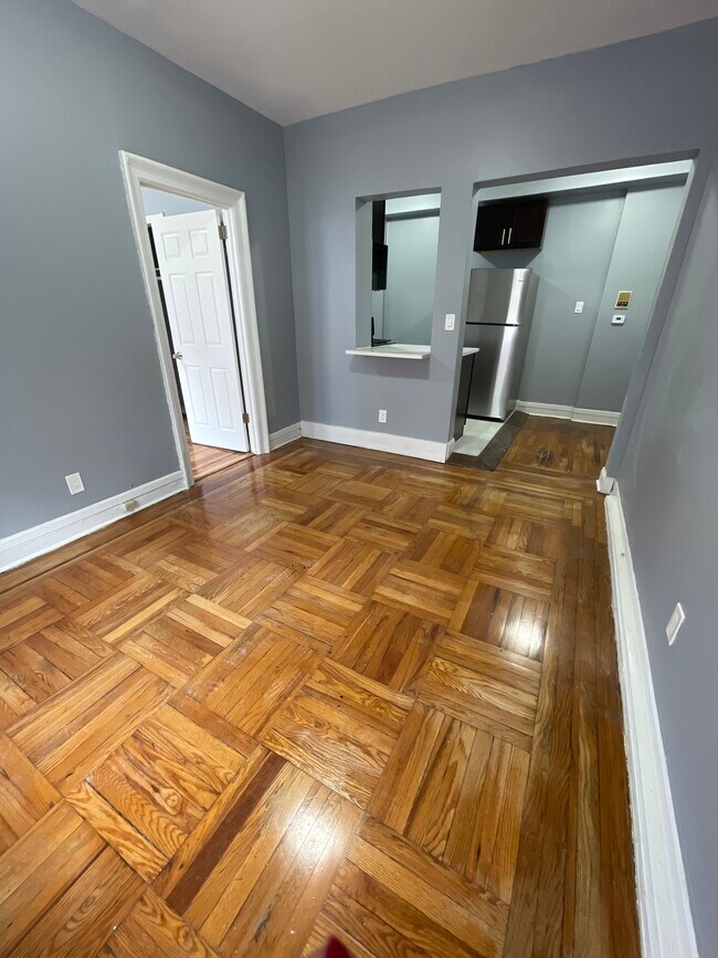 Building Photo - 149 Zabriskie St