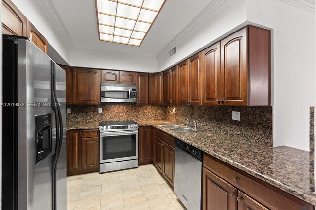 Building Photo - 3600 Mystic Pointe Dr