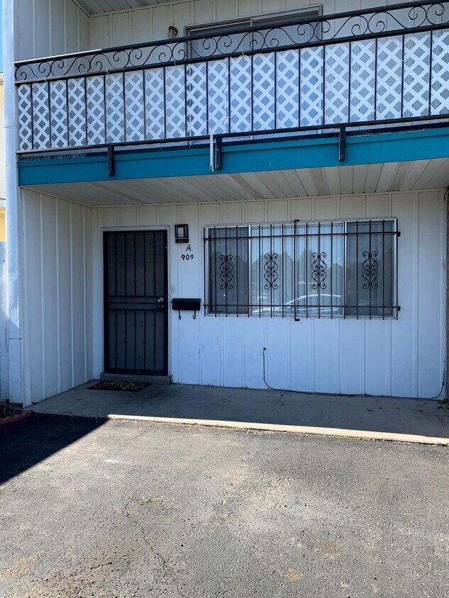 909909 Carlisle Blvd SE, Albuquerque, NM 87106 Townhouse for Rent in