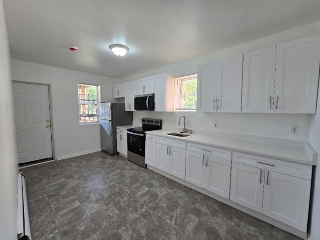 Building Photo - 101-103-103 Shultas Pl