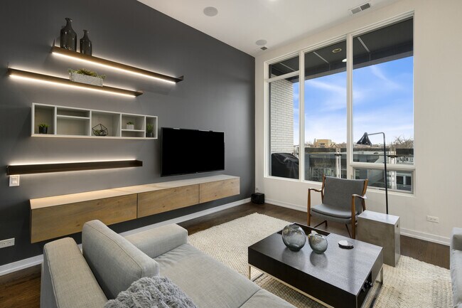 Building Photo - 1809 W Chicago Ave