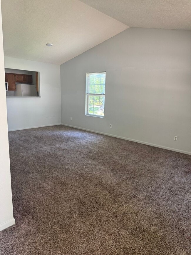 Building Photo - Three Bedroom Duplex in SW Columbia