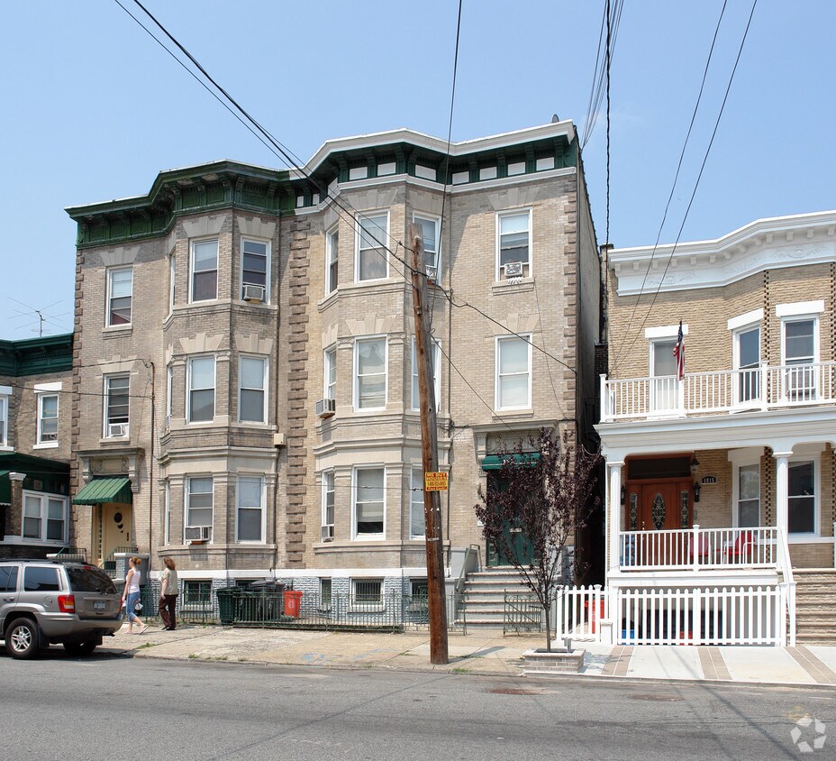 Primary Photo - 1813 Palisade Ave