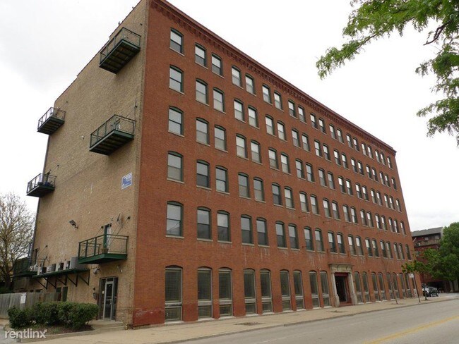 Foto del edificio - 2 br, 2 bath  - 1900 S Clark St Ste 100