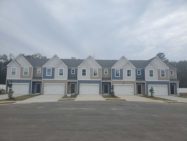 Building Photo - available 1 Jan!