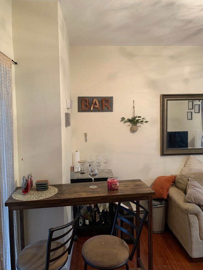 Suite de oficina en esquina - 7 Timon Ave