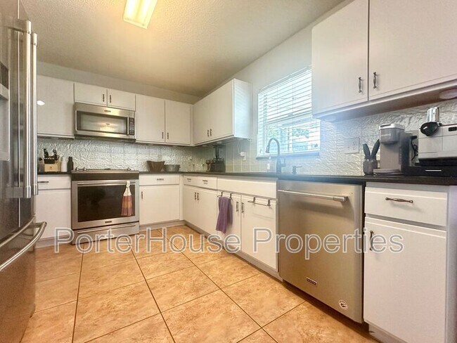 Foto del edificio - 15061 Waterford Chase Pkwy