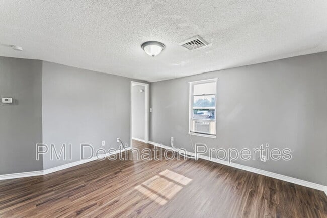Building Photo - 9408 East 23rd St S