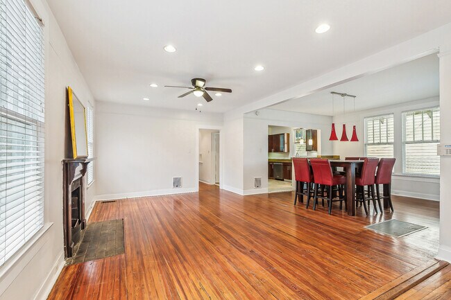 Espacioso espacio habitable de concepto abierto - 2506 State St