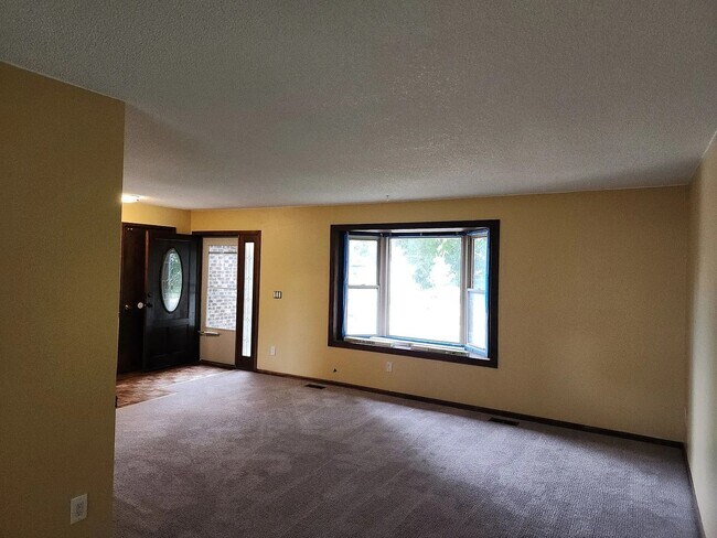 Building Photo - Beautiful Broomfield home available!