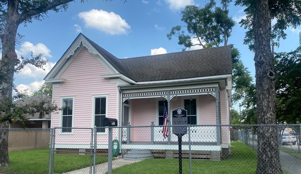 Primary Photo - 917 Pinckney St