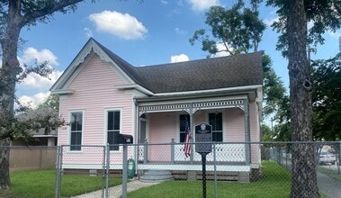 Building Photo - 917 Pinckney St