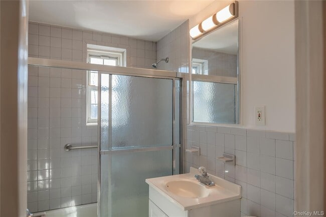 Building Photo - 1 Consulate Dr