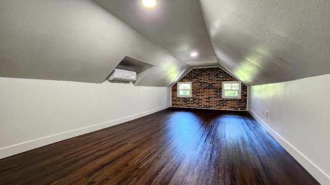 Building Photo - 480 Valley Rd