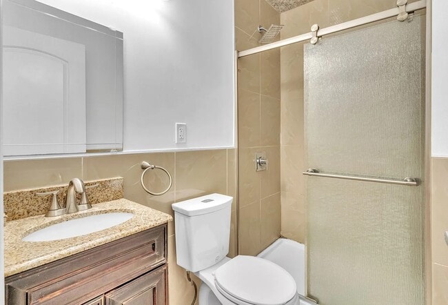 Building Photo - 162 University Ave