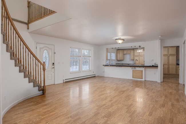 Foto del edificio - Spacious 5 Bedroom Home on 6 Acres – North Pole, Alaska