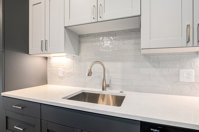 Foto del edificio - The Summit at Harvey Townhomes