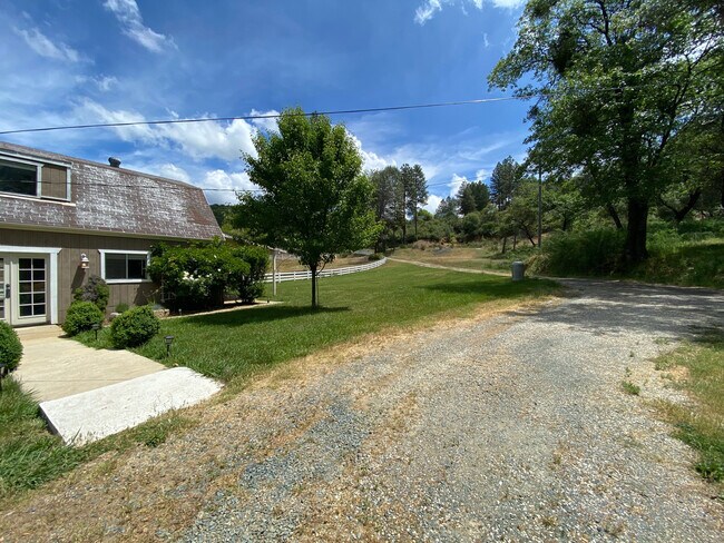 Foto del edificio - 13830 Mountain House Rd