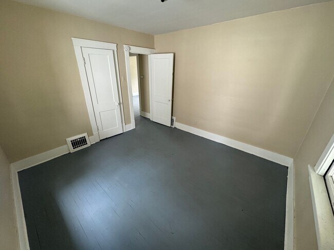 Building Photo - Missouri House