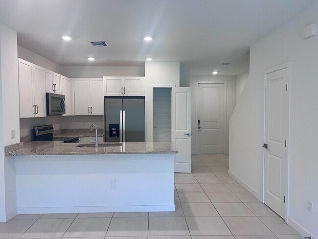 Foto del edificio - 144 SE 5th Ct