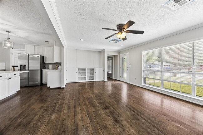 Building Photo - 4509 Libbey Dr