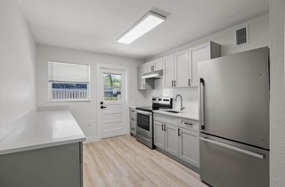 Foto del edificio - 1832 Pineapple Ave
