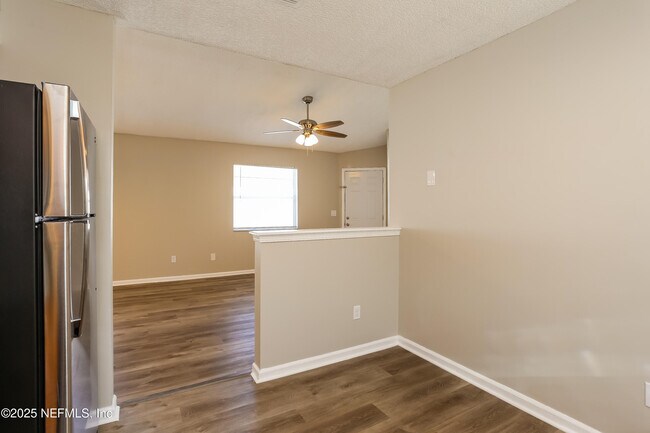 Building Photo - 8338 Century Point Dr S