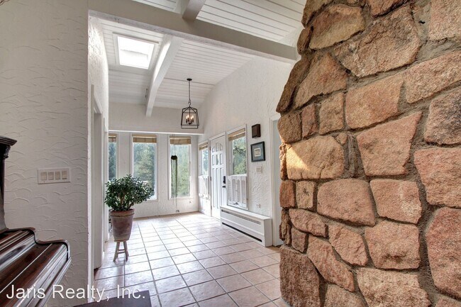 Building Photo - 3 br, 2 bath House - 4090 S Skyline Dr,