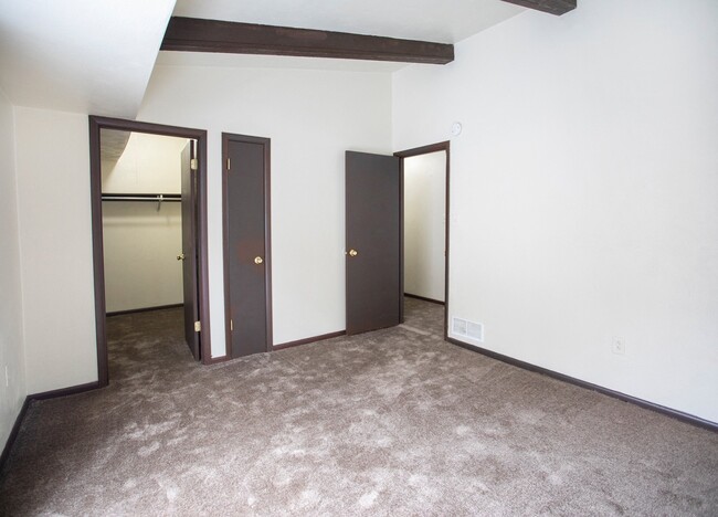 Building Photo - Center Grove Apartments