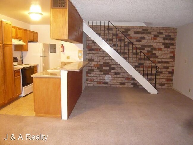 Building Photo - 2 br, 1 bath House - 34740 Skylark Dr #2
