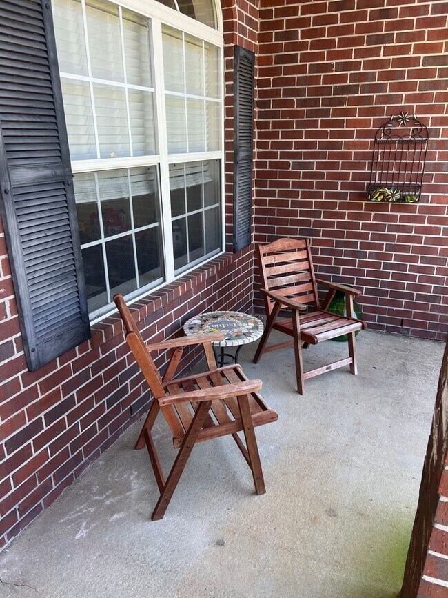 Building Photo - Beautiful 4 Bedroom, 2 Bath Solar Powered Milton Home available !!