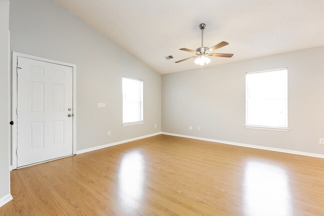 Foto del edificio - 313 Hampton Ridge Dr