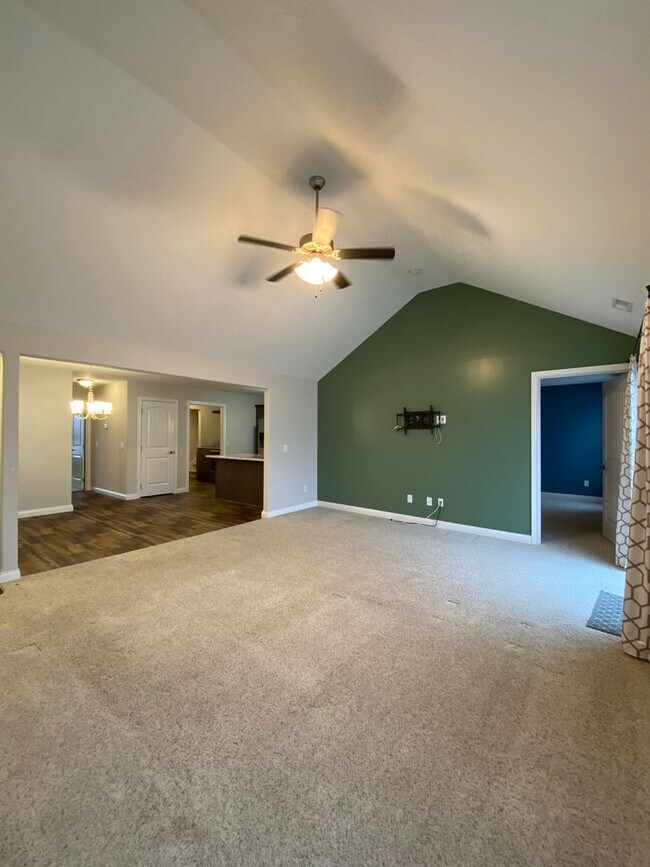 Building Photo - 3 Bedroom Home in Warsaw!
