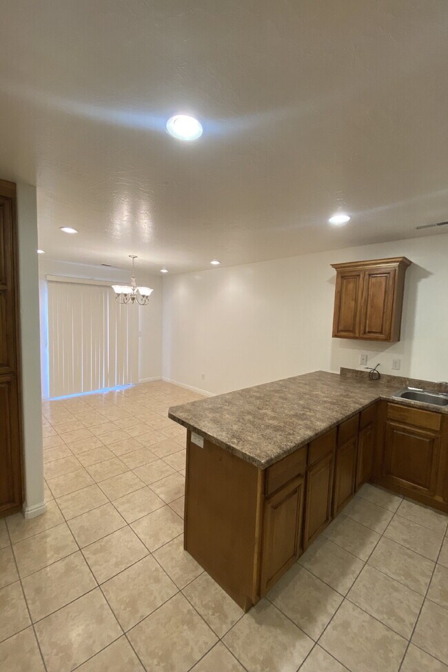 Foto del edificio - 2-Bed/2-Bath Townhouse in Saint George with 1300 Sq Ft of Comfortable Living Space
