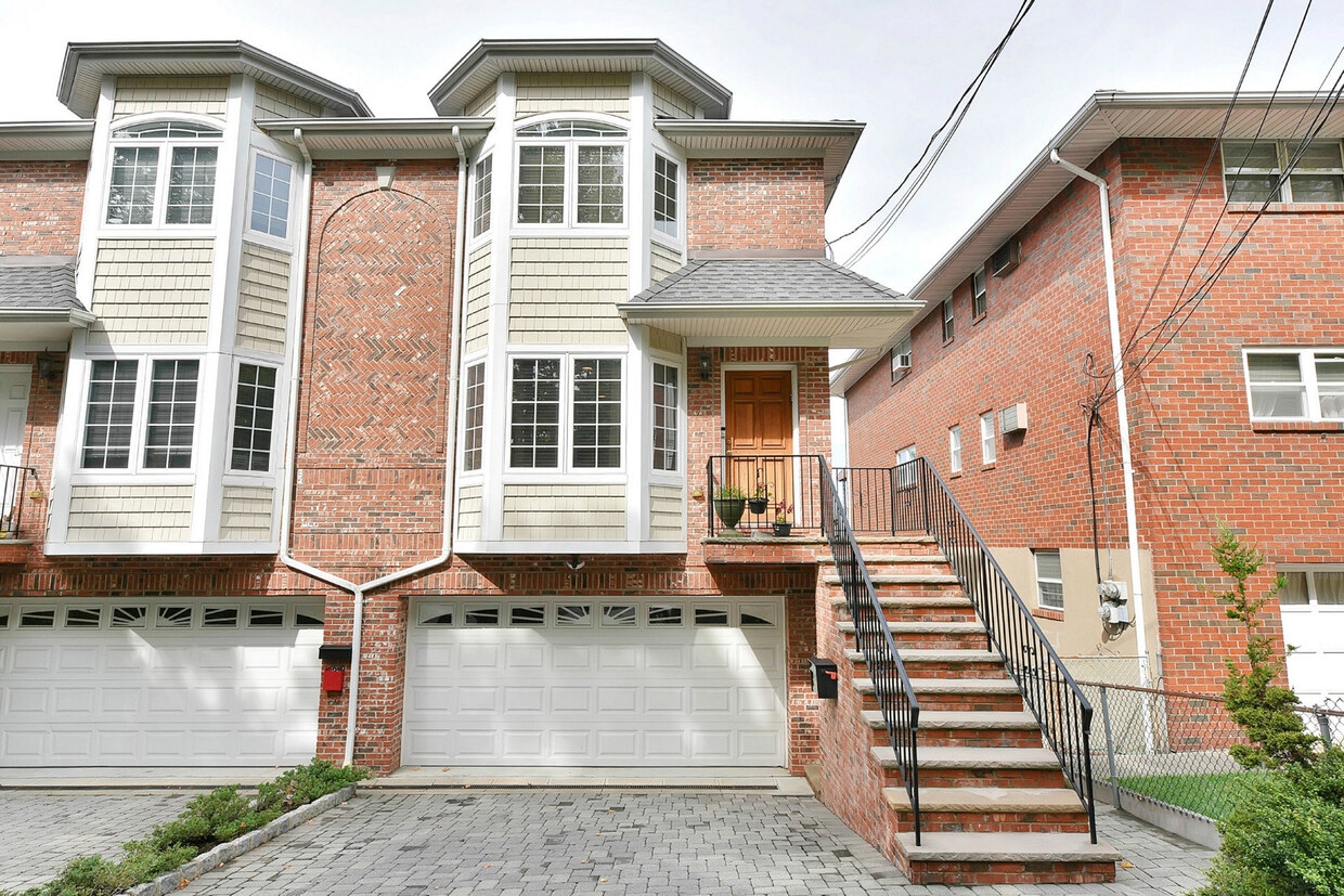 461B 5th St, Palisades Park, NJ 07650 Townhome Rentals in Palisades