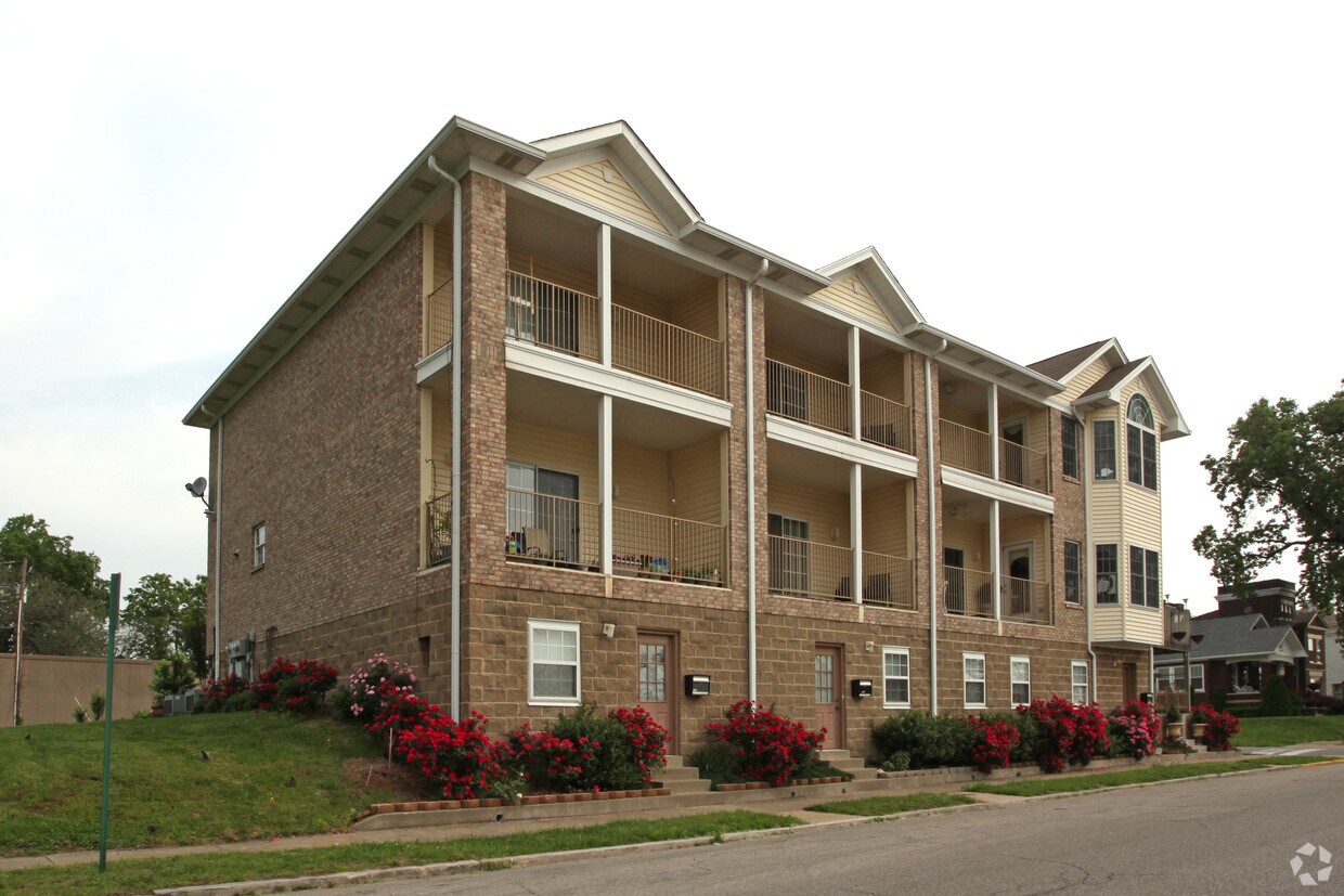 Building Photo - 217 E Riverside Dr