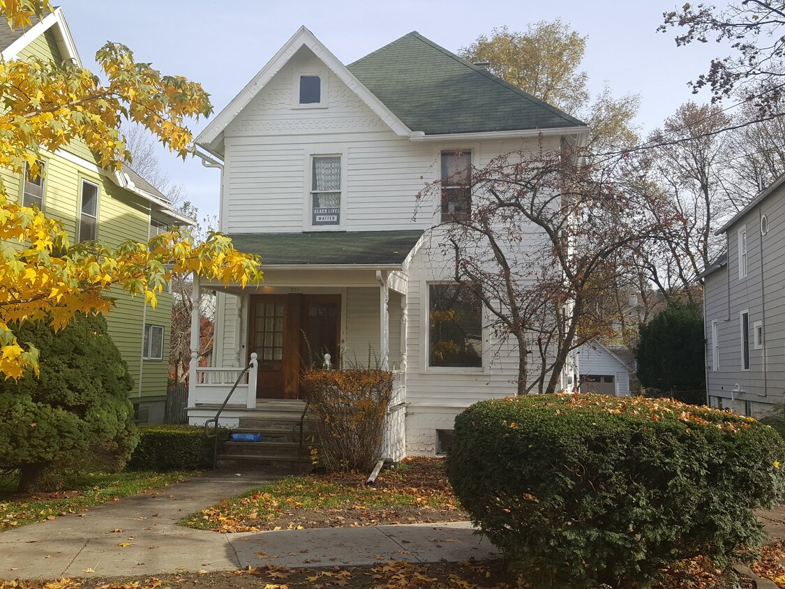 front facade - 211 Willow Ave