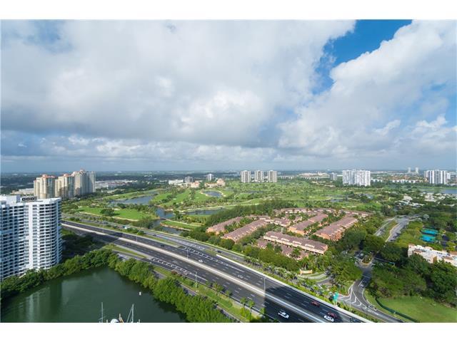 Building Photo - 3500 Mystic Pointe Dr