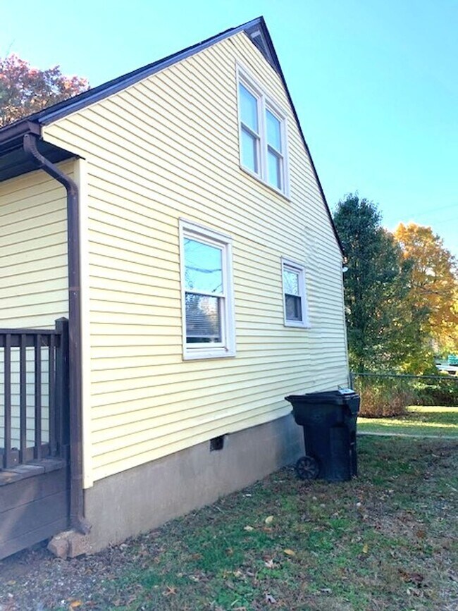 Foto del edificio - Cape Cod on Clay Mills Road!   251104