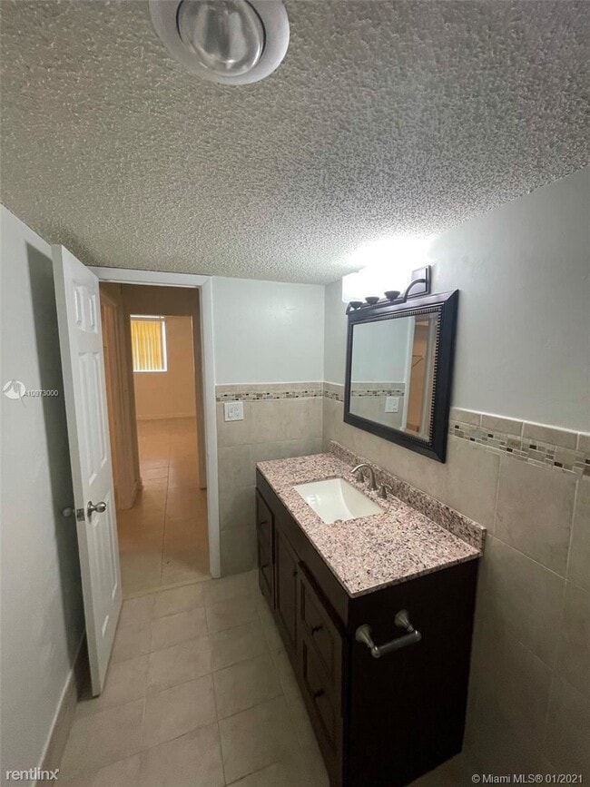 Building Photo - 2 br, 2 bath Condo - 400 NW 68th Ave